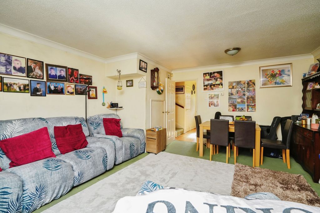 Property photo 2 of 17 Photo