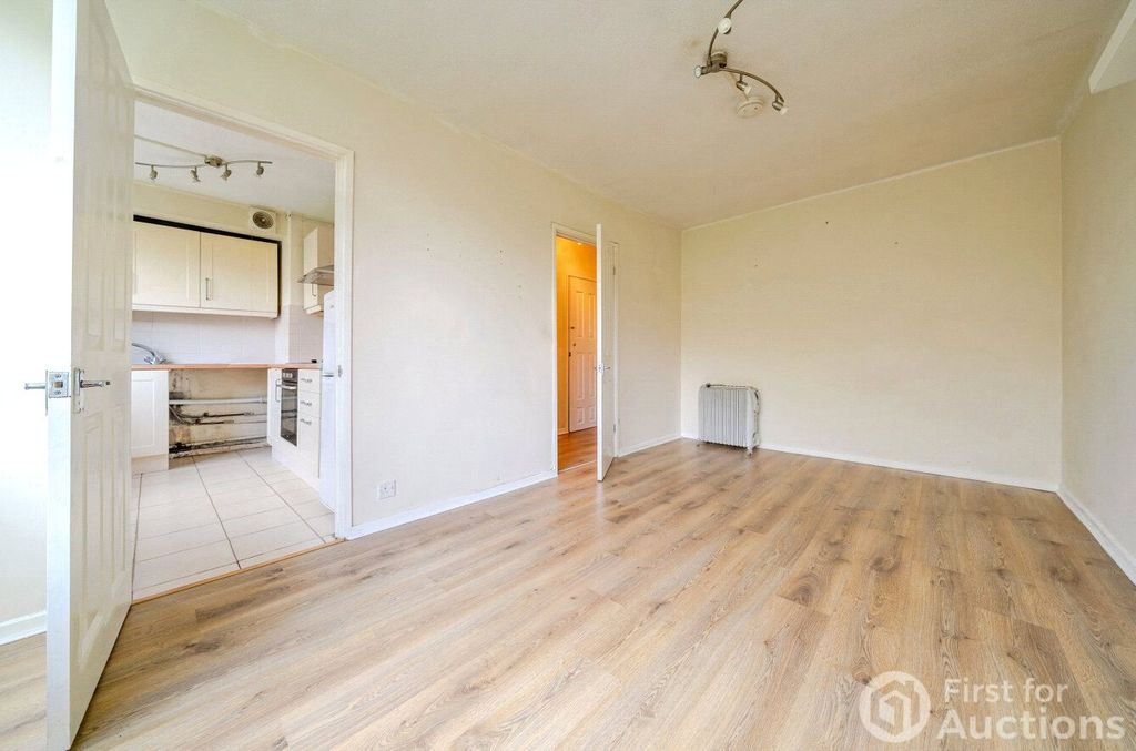 Property photo 3 of 9 3