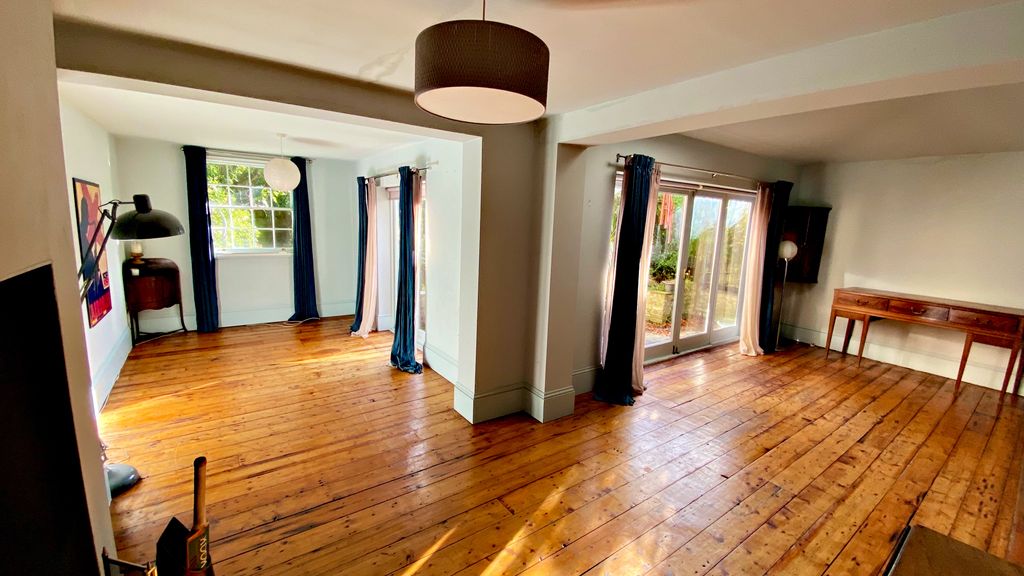 Property photo 2 of 18