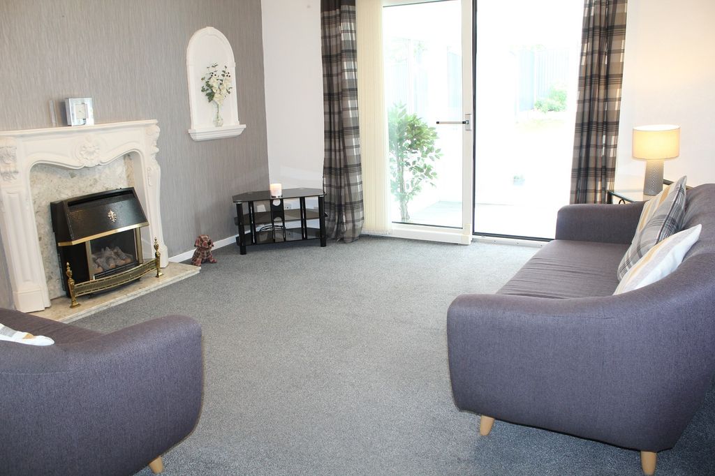 Property photo 2 of 12 Lounge