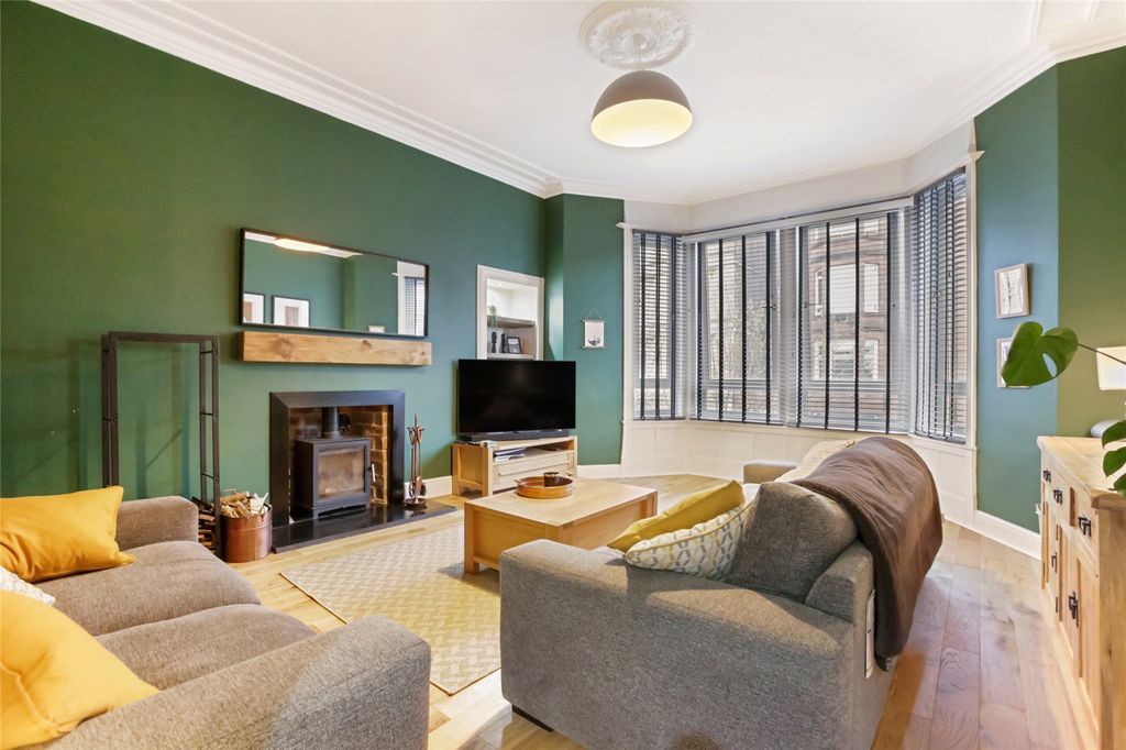 Property photo 2 of 17 Living Room