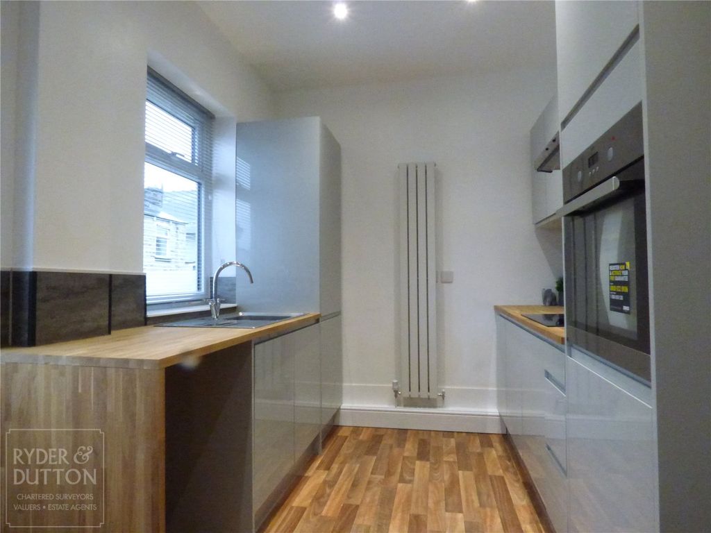 Property photo 3 of 8 Kitchen