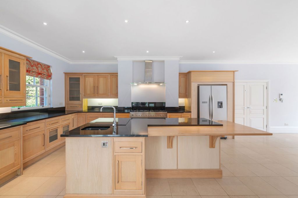 Property photo 3 of 37