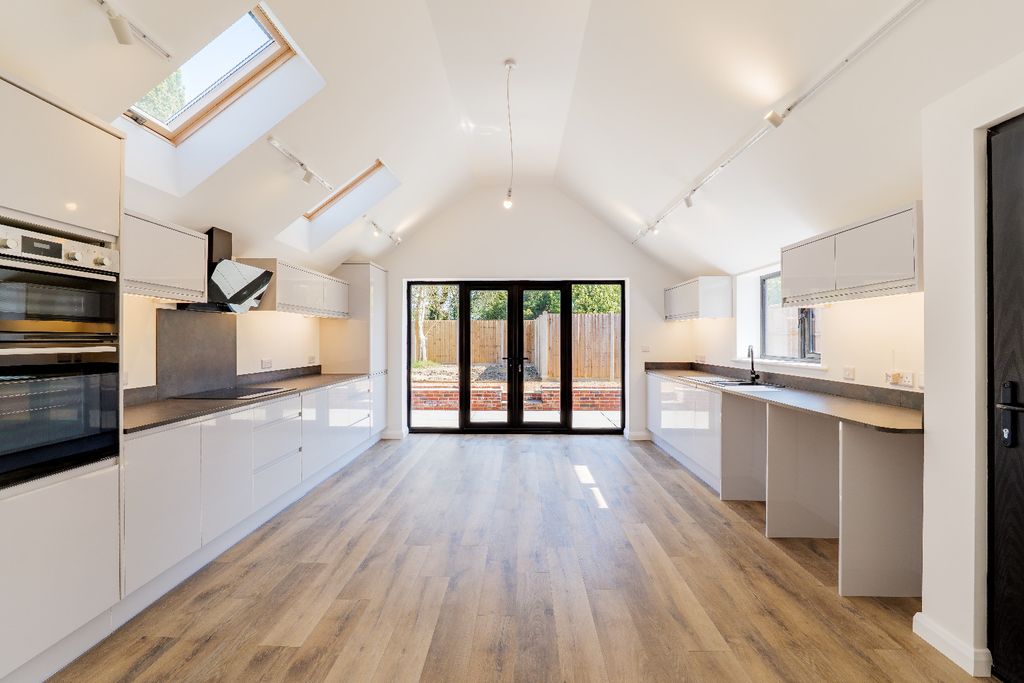 Property photo 2 of 26 5069524