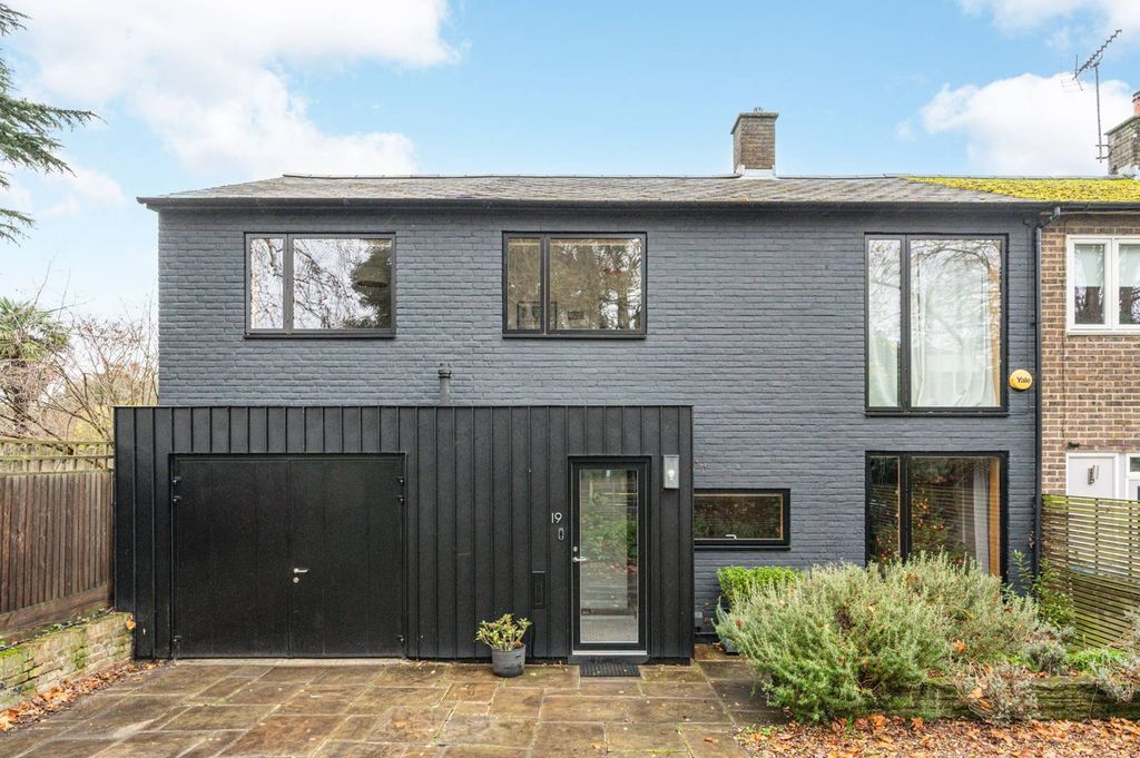 Property photo 1 of 28