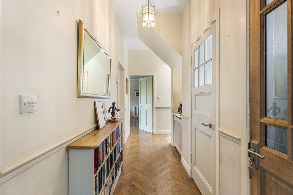 Property photo 2 of 32 Buckstone Terrace