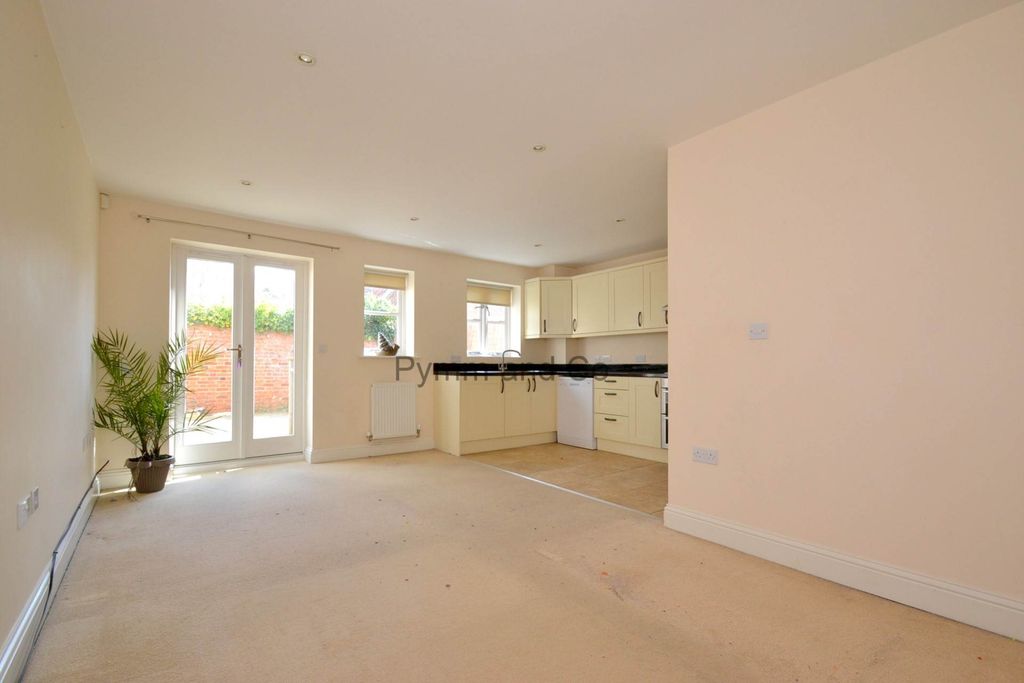 Property photo 2 of 11