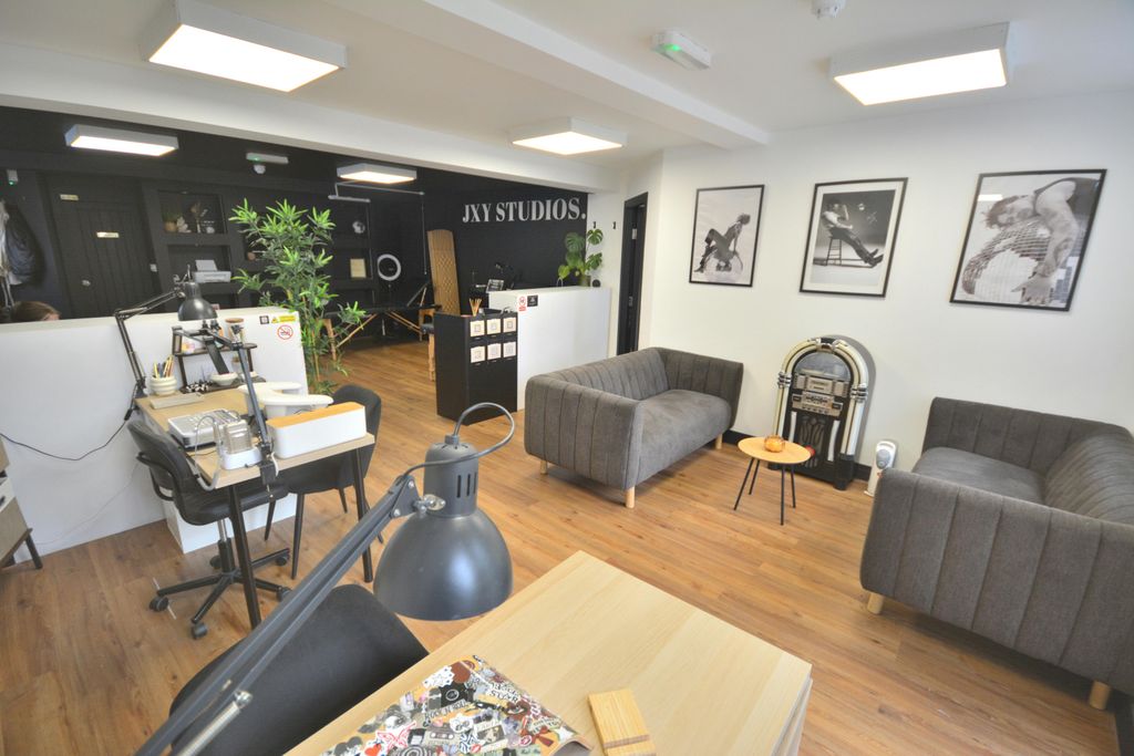 Property photo 3 of 10 Shop Floor