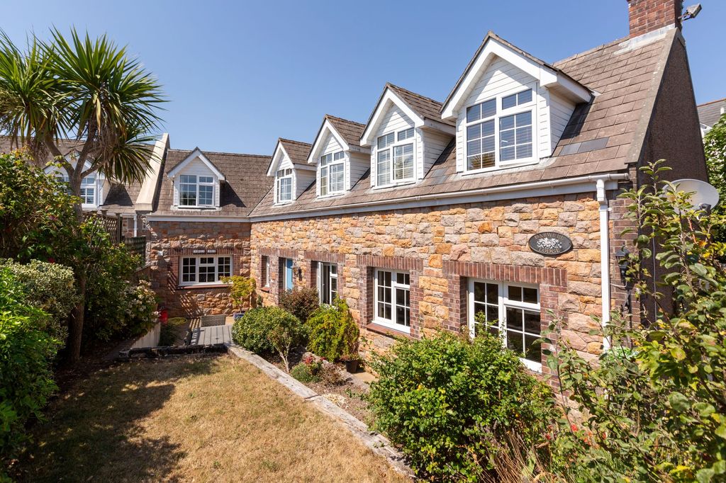 Property photo 1 of 32