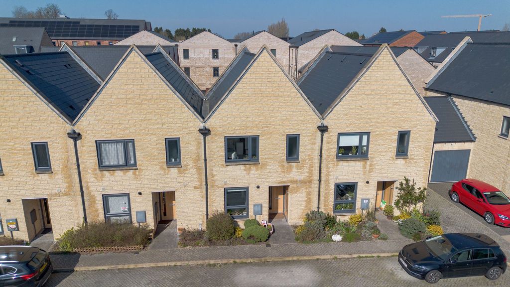 Property photo 2 of 14 Front