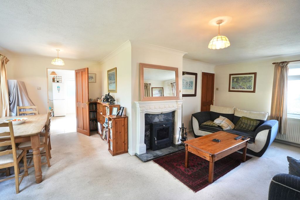 Property photo 3 of 25