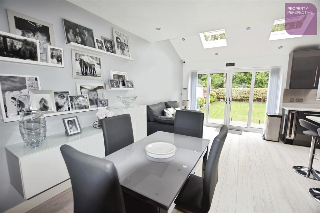Property photo 3 of 12 Lounge Dining Kitchen
