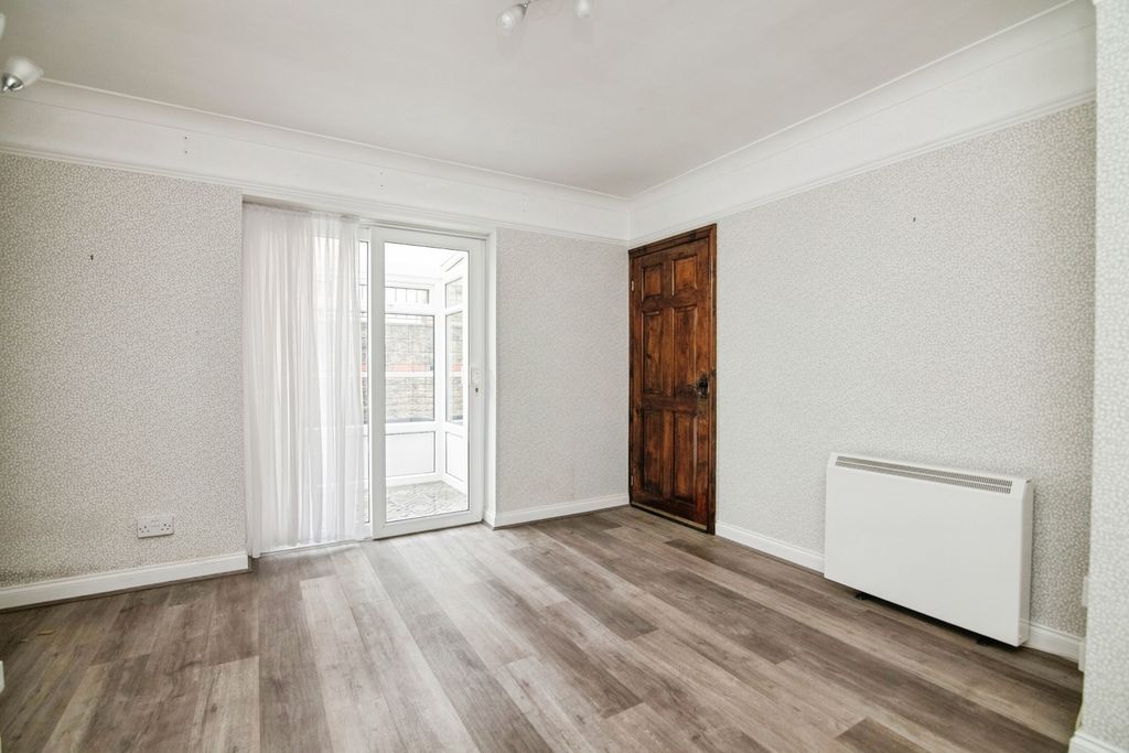 Property photo 2 of 19 Pbox-Img.Jpg