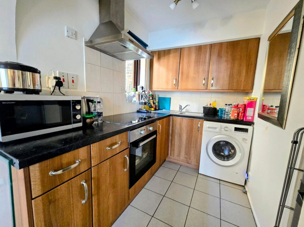 Property photo 3 of 5 Kitchen