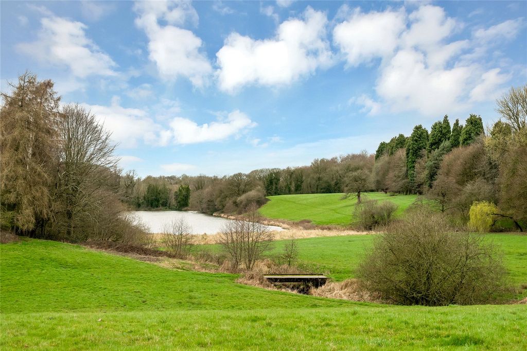 Property photo 2 of 20 Parkland