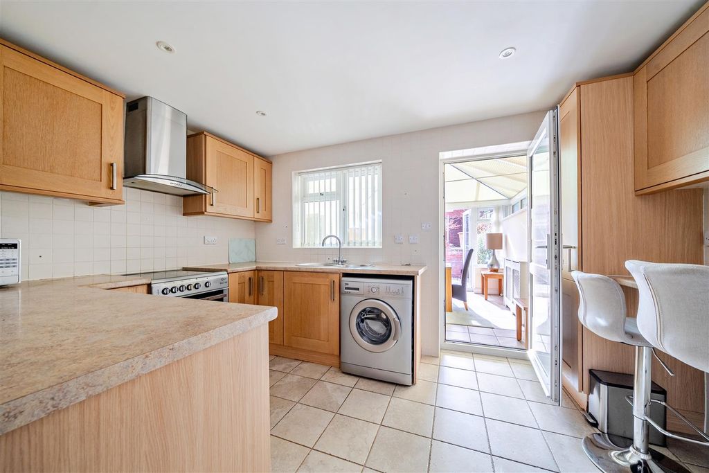 Property photo 2 of 14 Kitchen/Breakfast Room