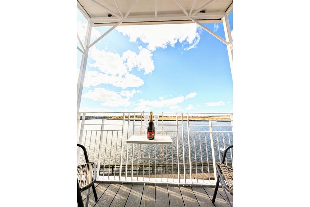 Property photo 1 of 31 Balcony
