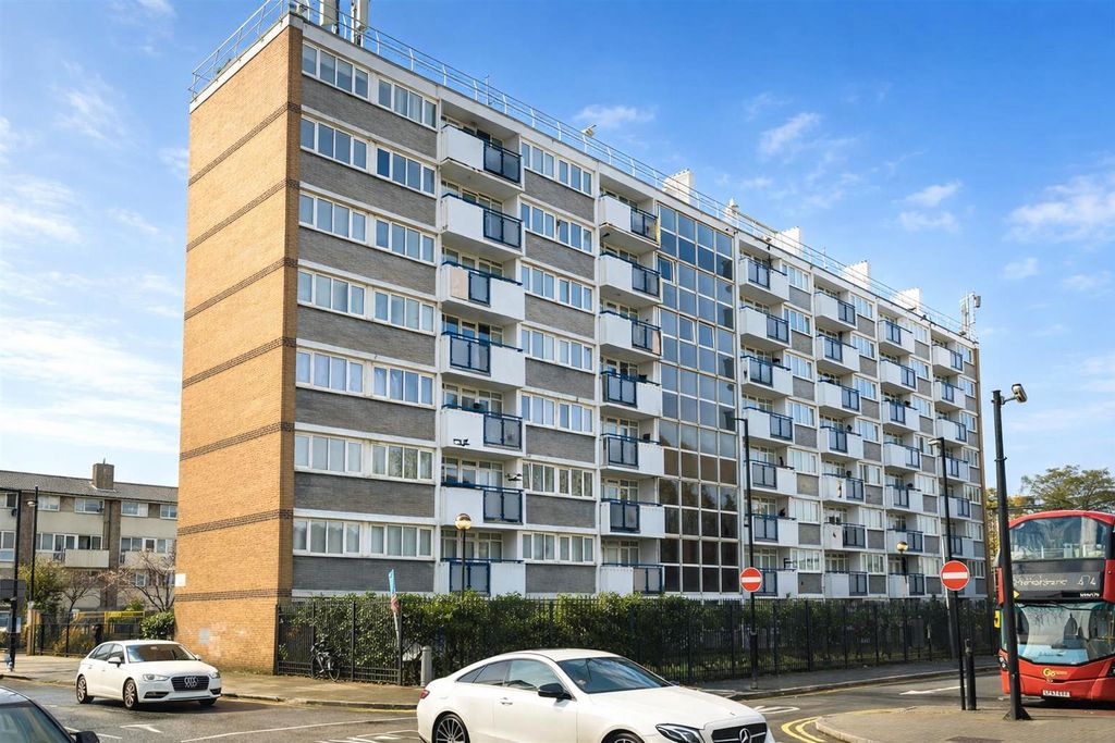 Property photo 1 of 9 Canning Town, E16, 2 Bedroom Flat For Sale By Barr