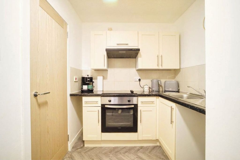 Property photo 2 of 21 Kitchen
