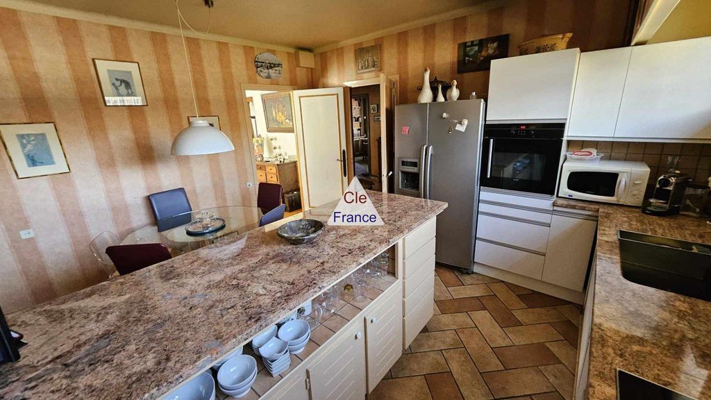 Property photo 2 of 20