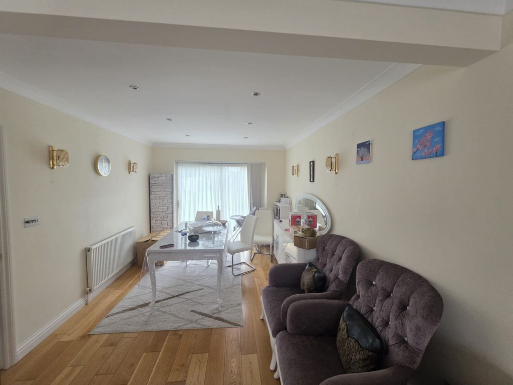 Property photo 2 of 17 Gallery