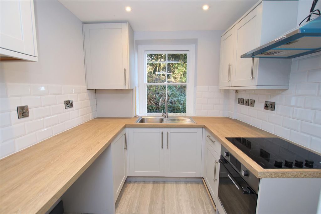 Property photo 3 of 8 Kitchen