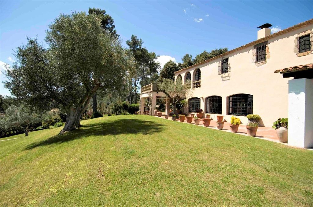 Property photo 2 of 32