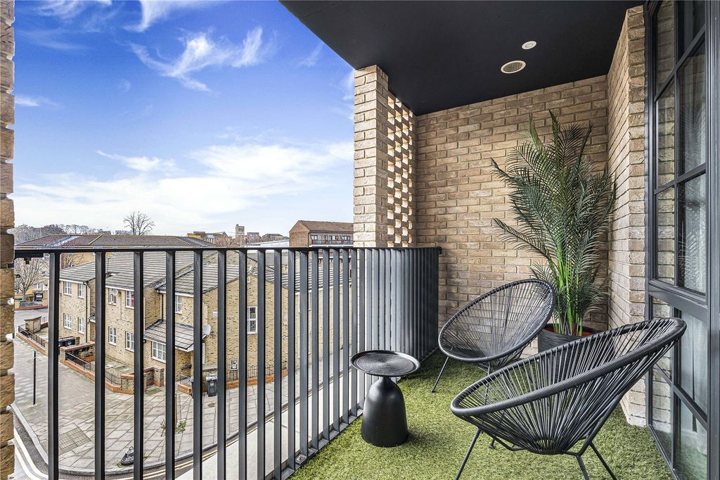 Property photo 2 of 24 Balcony