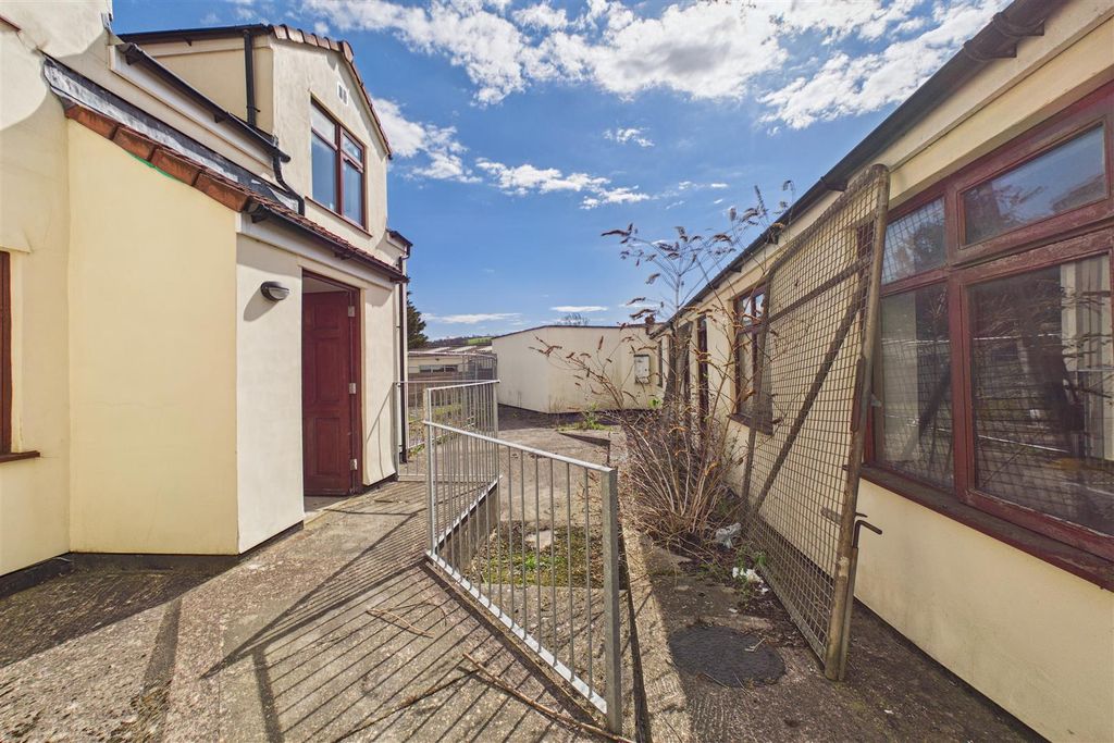 Additional image 21 of 4 bed flat for saleHighridge Road, Bishopsworth, Bristol BS13