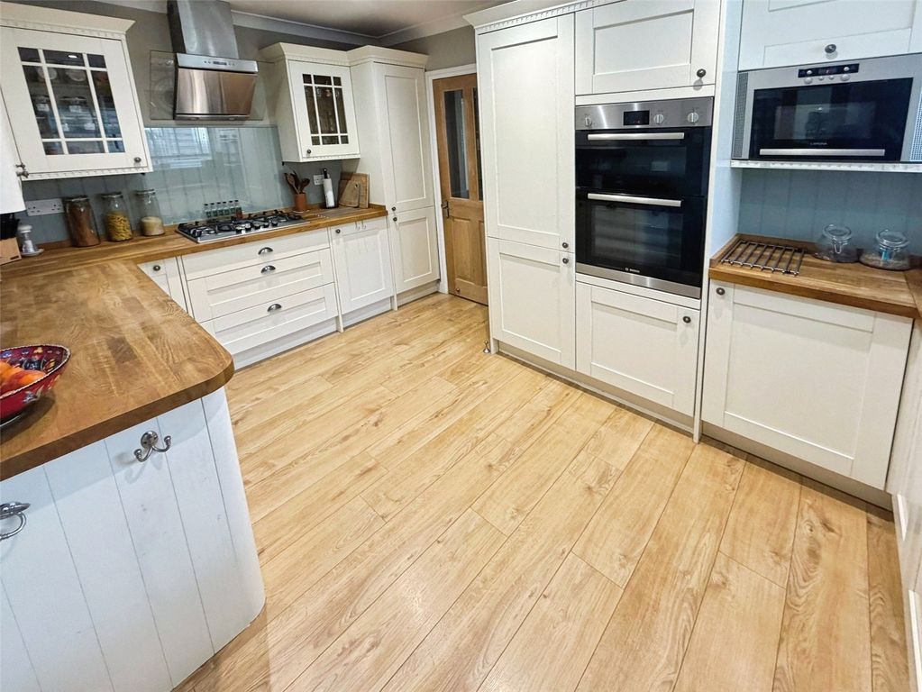 Property photo 3 of 29 Kitchen