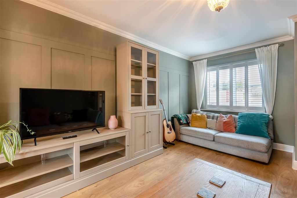 Property photo 3 of 23 8705182-Interior01.Jpg