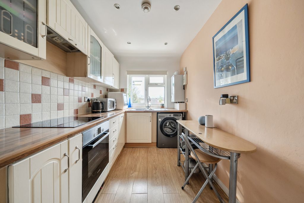 Property photo 2 of 11 Kitchen