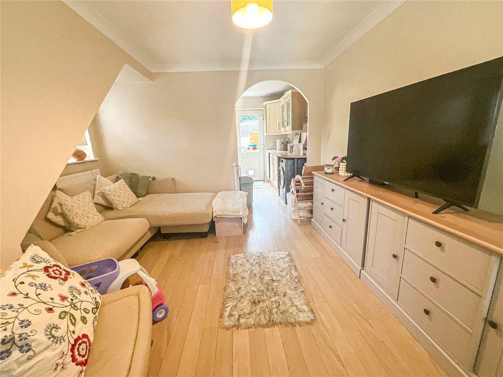Property photo 2 of 9 Picture No. 21