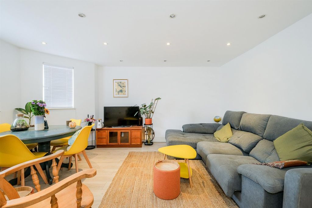 Property photo 2 of 14 Flat 1, 85 Fairlop Road-2_Web.Jpg