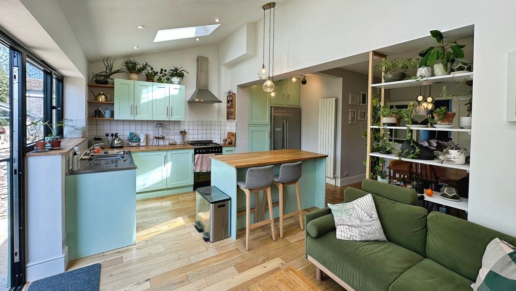 Property photo 2 of 31 Pbox-Img.Jpg