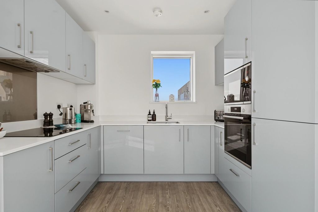 Property photo 2 of 12 Kitchen