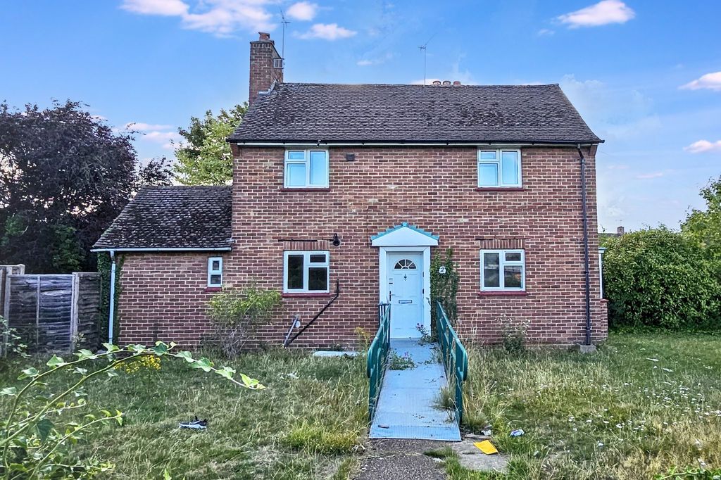 Property photo 3 of 15 2 Montrose Way, Datchet, Slough Sl3 9nd