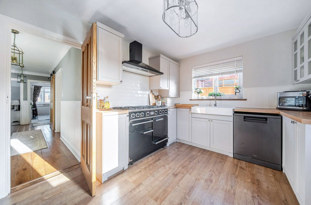 Property photo 3 of 10 1382610-4-69299d7...