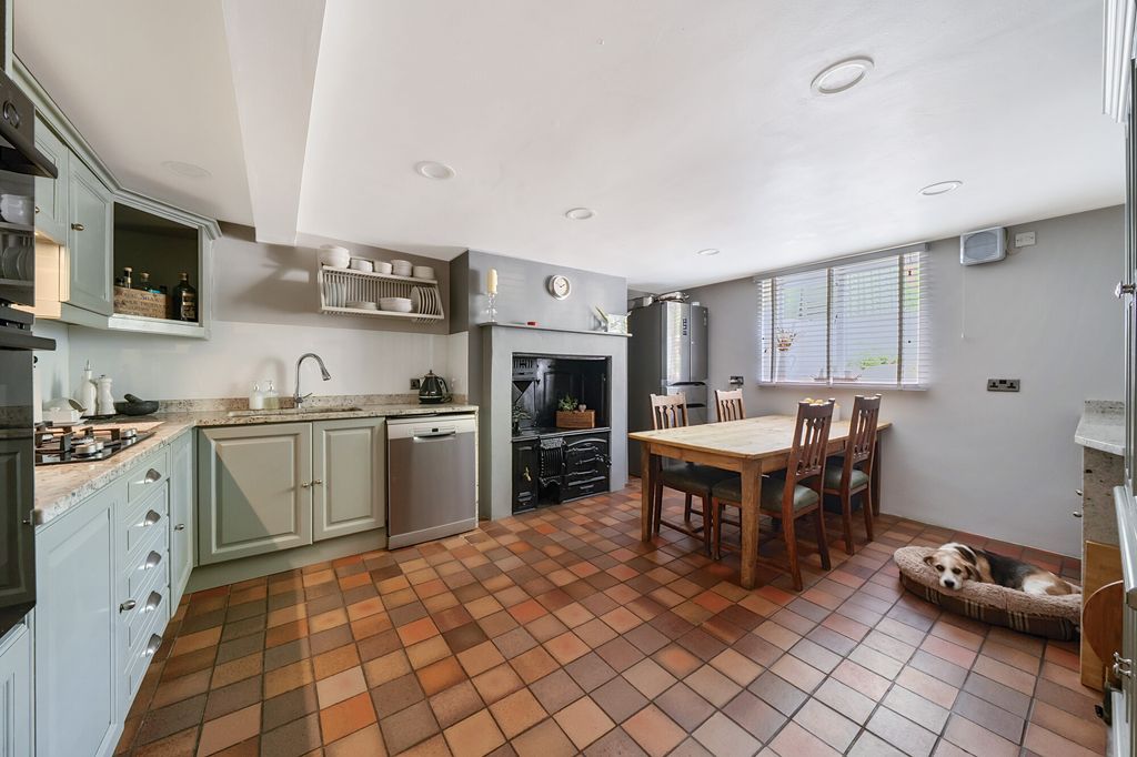 Property photo 3 of 19