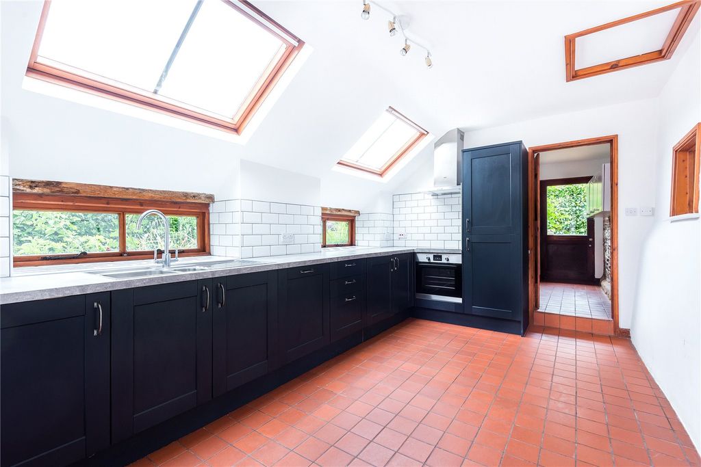 Property photo 3 of 9 Kitchen
