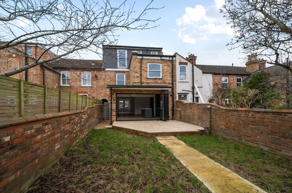 Property photo 3 of 32