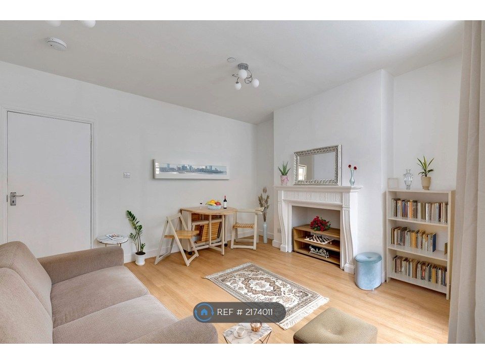 Property photo 3 of 11 Sitting-Dining Room