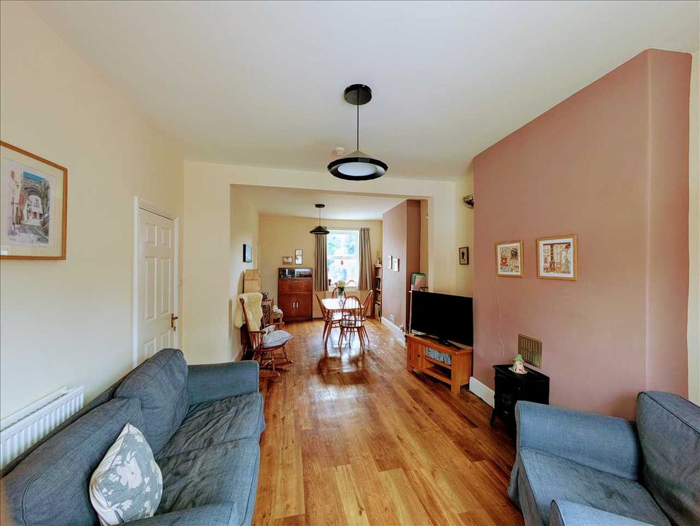 Property photo 2 of 18 Lounge