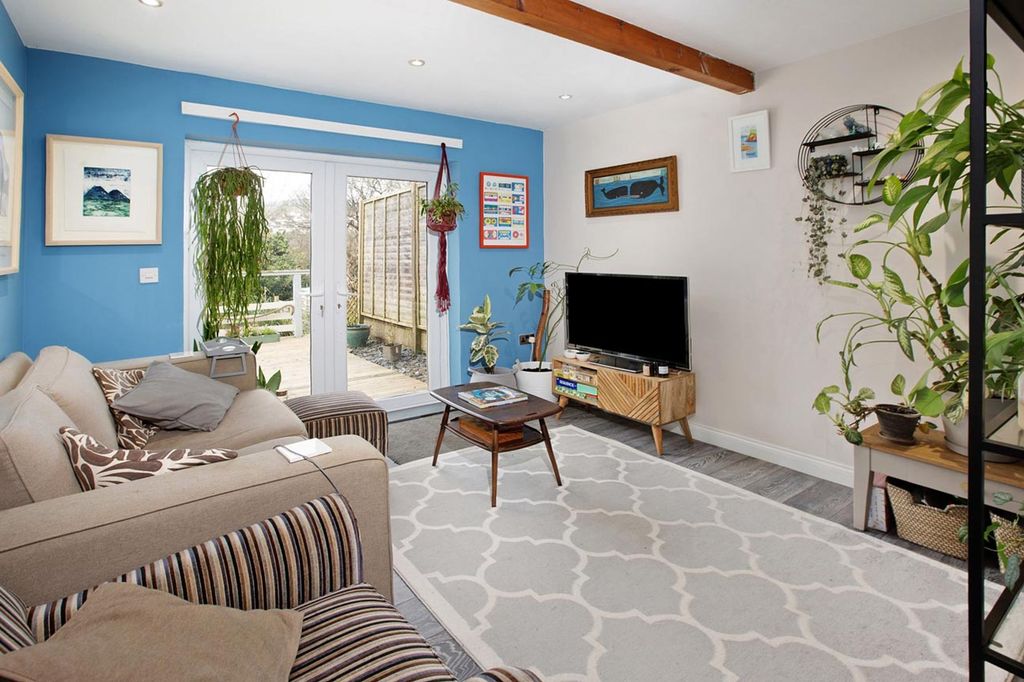 Property photo 2 of 18