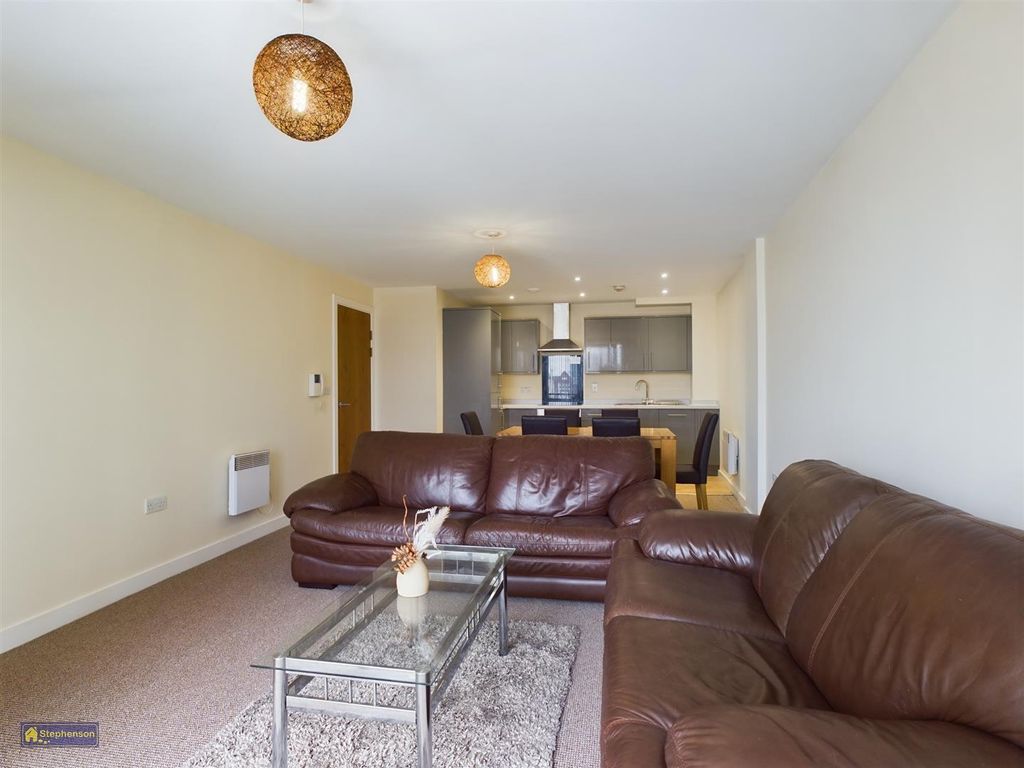 Property photo 3 of 11 Lounge