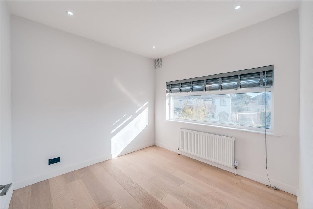 Property photo 2 of 10 Dsc02474201124-Dnglredited.Jpg