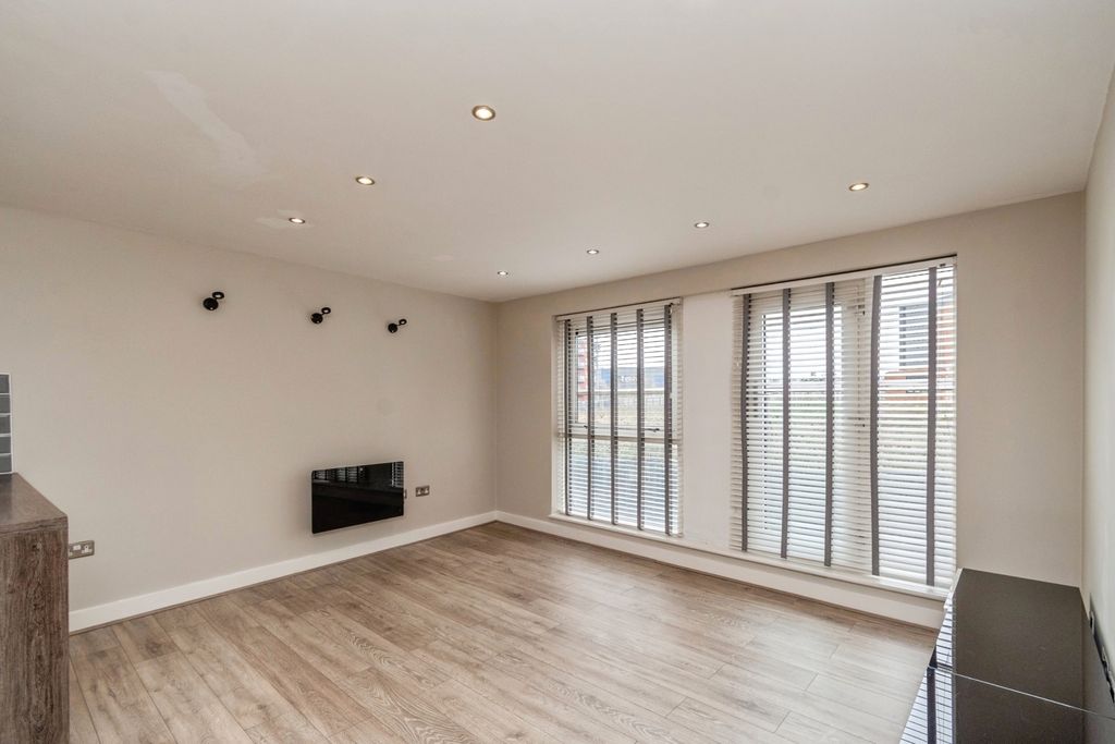 Property photo 2 of 19 Pbox-Img.Jpg