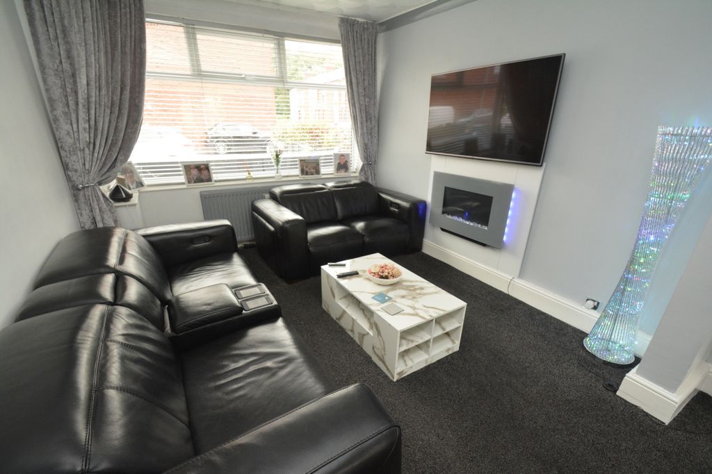 Property photo 2 of 10 Lounge