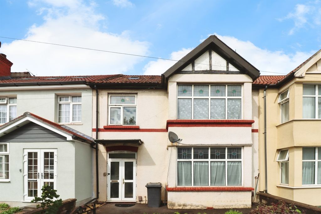 Property photo 1 of 17