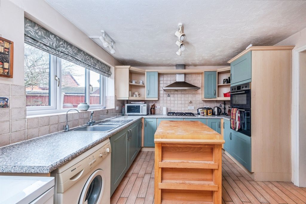 Property photo 2 of 17